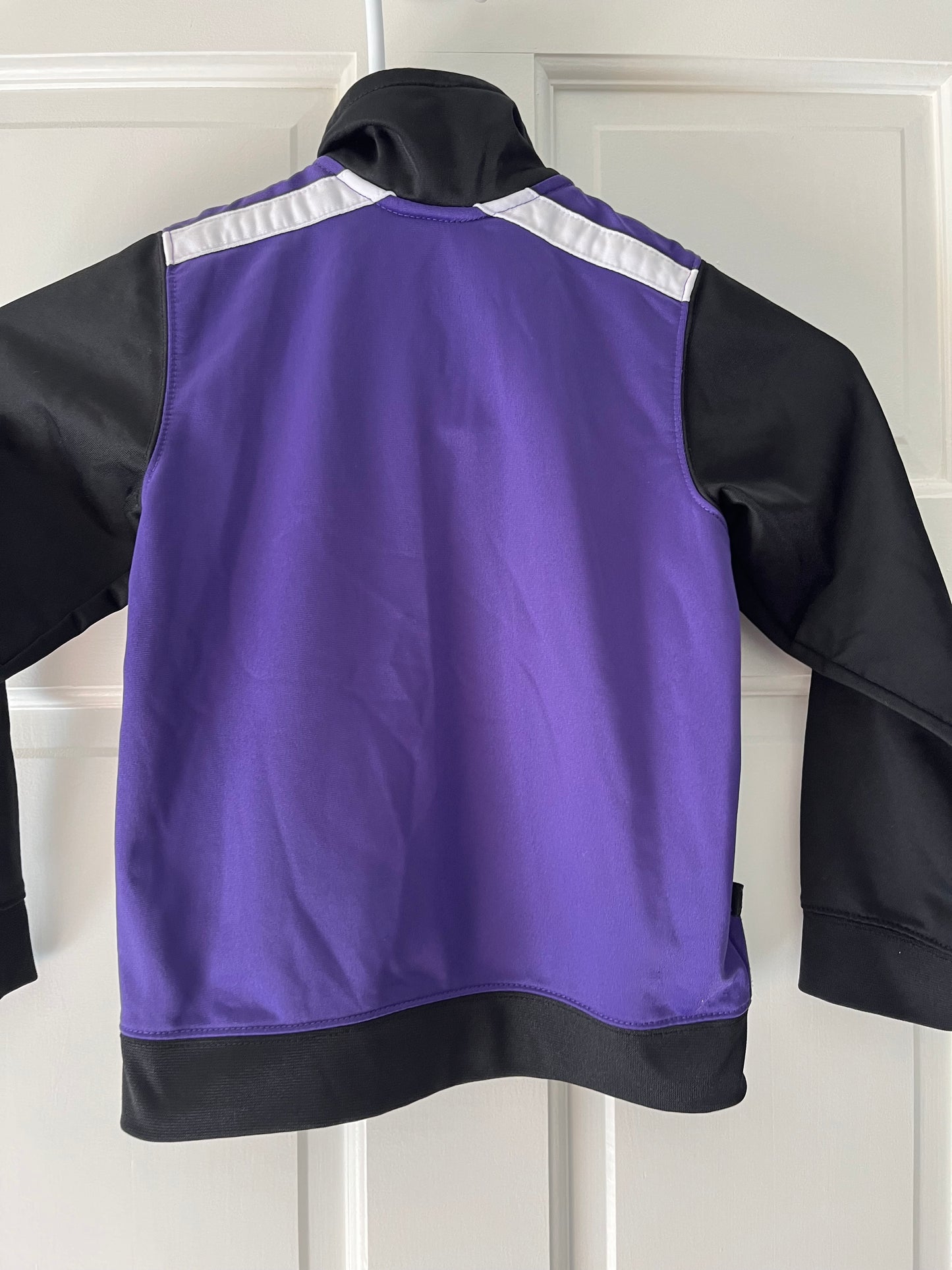 Boys size 4 boys size 5 (4-5) Nike Jordan Purple and Black Zip up Jacket  PPU Evendale 45241