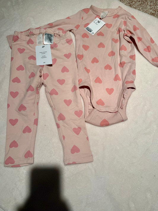 136 NWT H&M heart outfit 2t