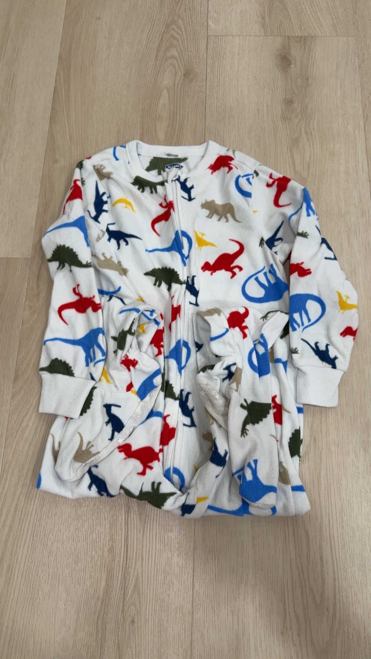 REDUCED! #49 Old Navy Dino sleeper 4T GUC