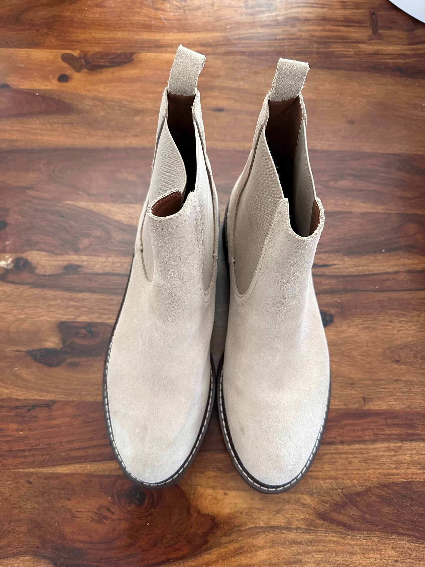 #30 Size 9 Beige Calson Chunky Chelsea Boots, New Condition