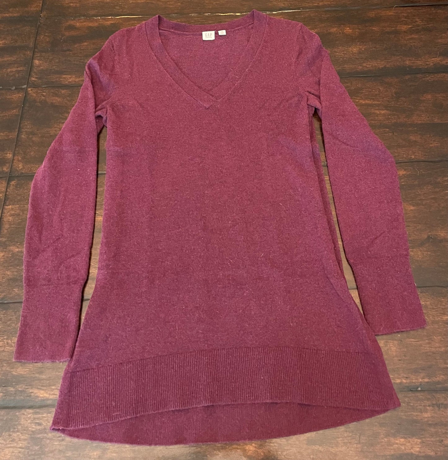 Small Gap Maternity Soft V-Neck Sweater Plum