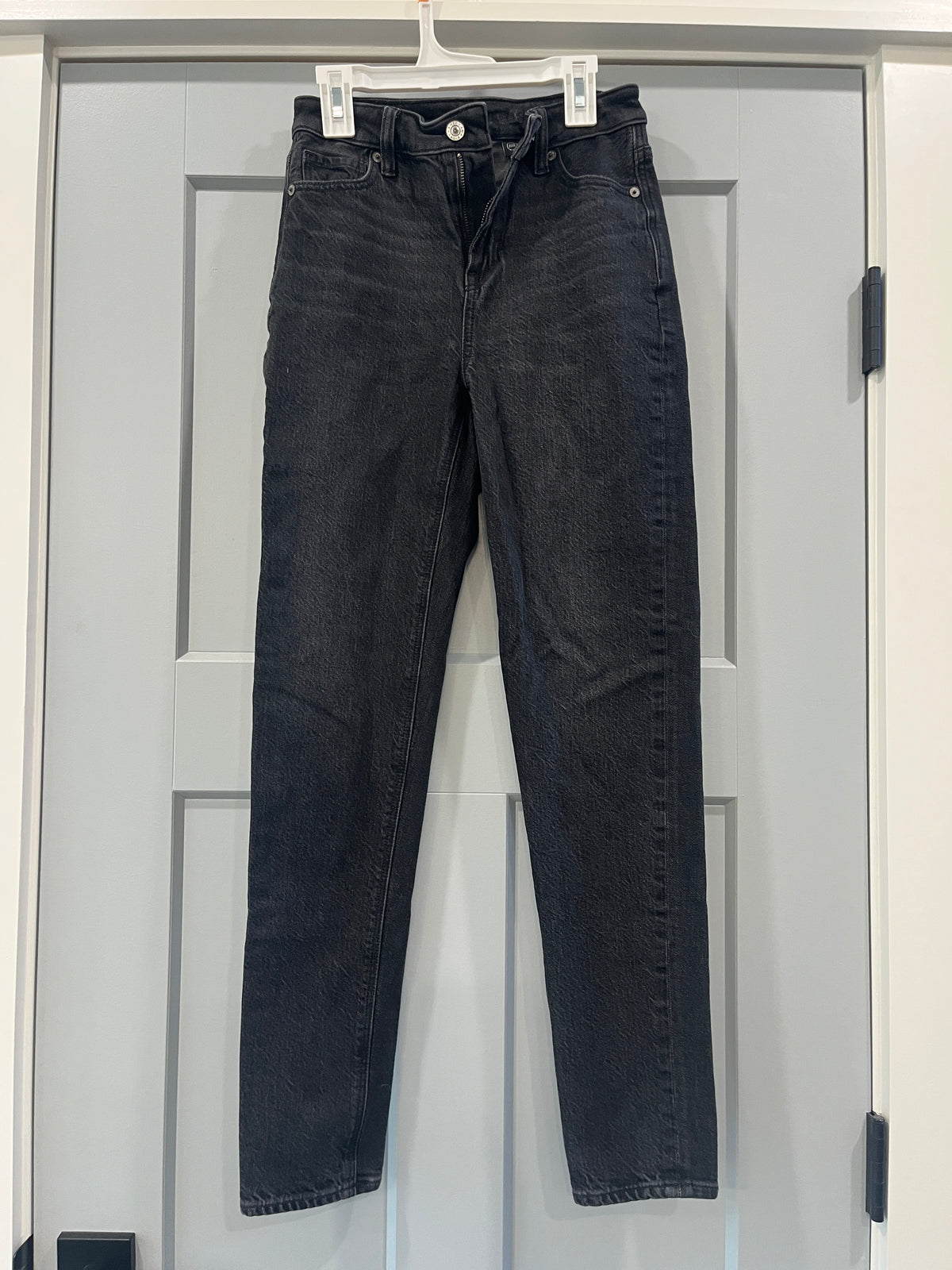 135 American eagle Strigid Black Jeans Size 000, only worn once for 3 hours