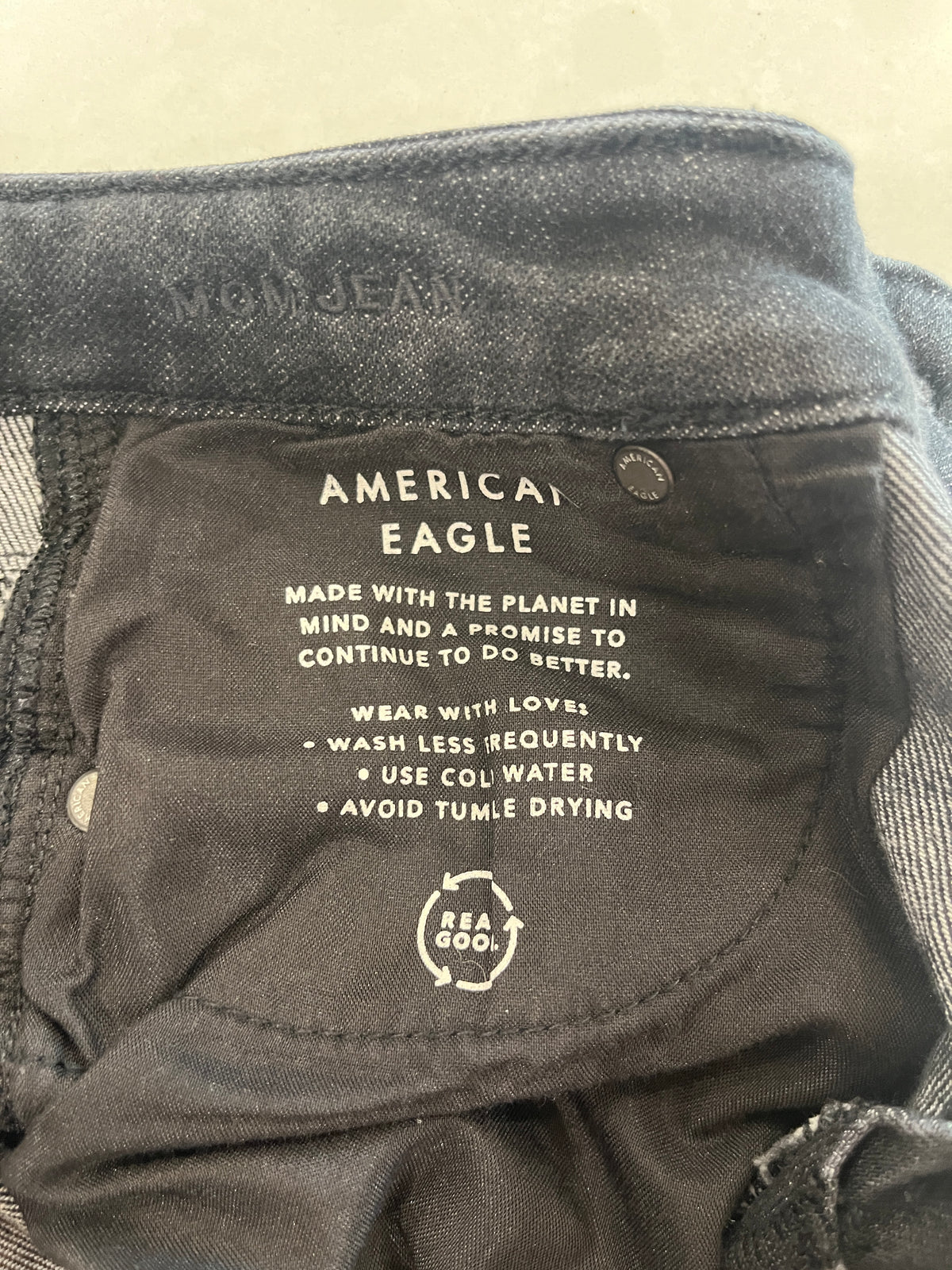 135 American eagle Strigid Black Jeans Size 000, only worn once for 3 hours