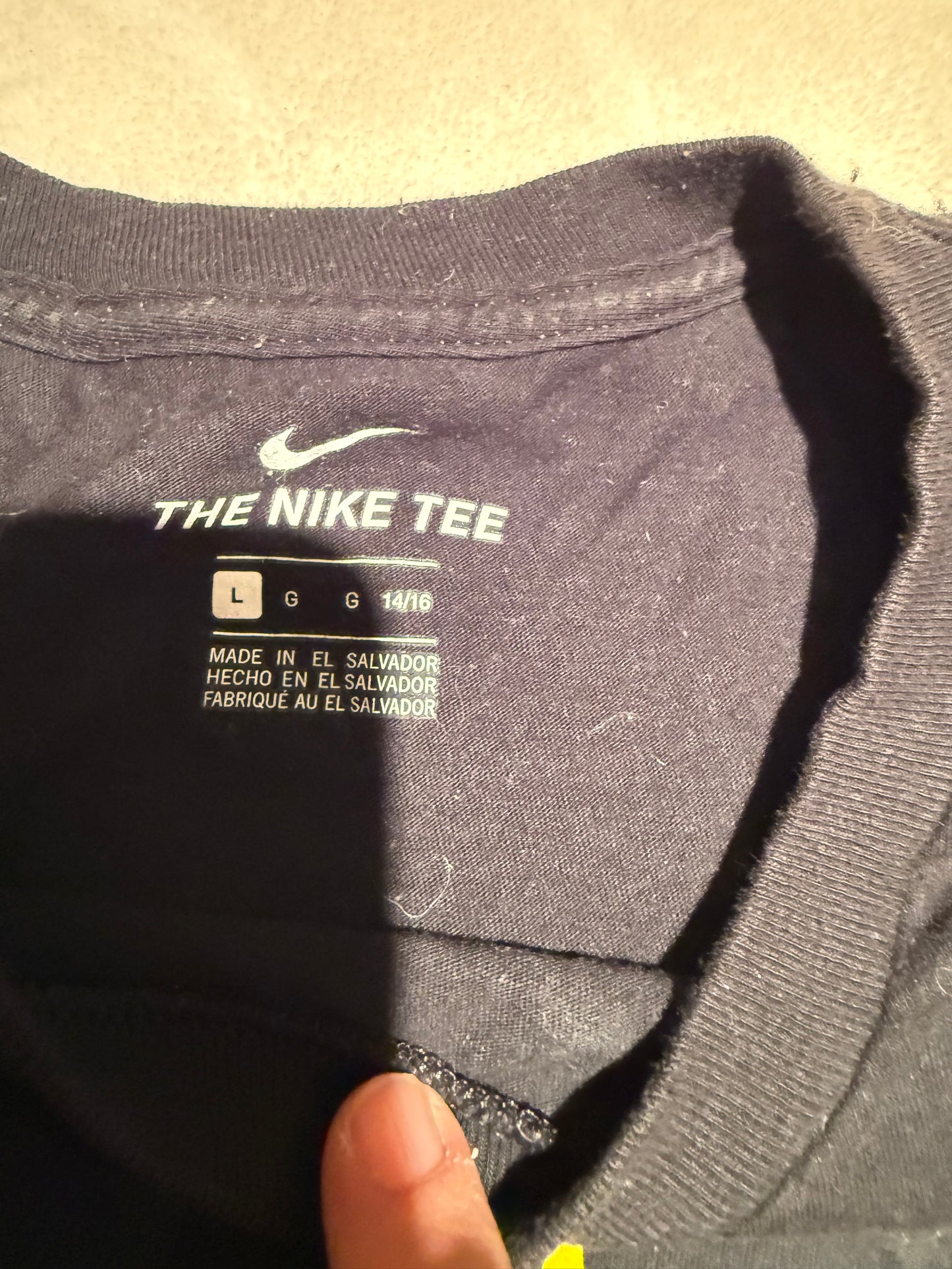 136 EUC Nike L golden warriors T-shirt