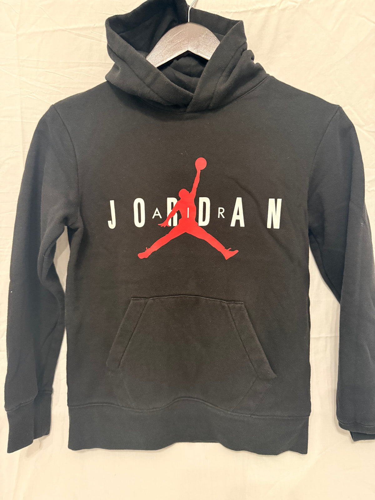 #143 Air Jordan boys black hooded sweatshirt size medium (M 10/12)
