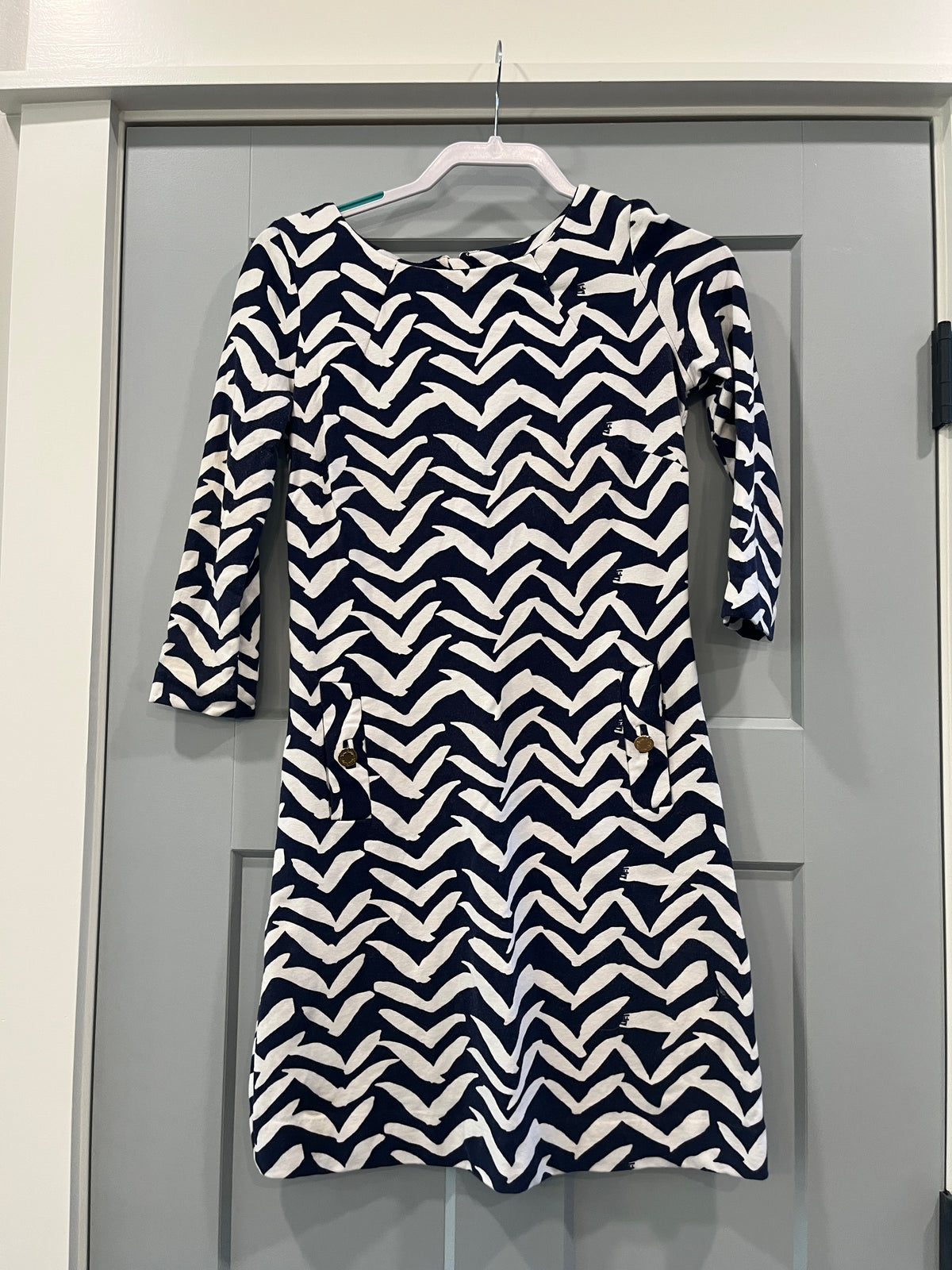 135 Lilly pulitzer XS dress navy and white, has pockets, ln