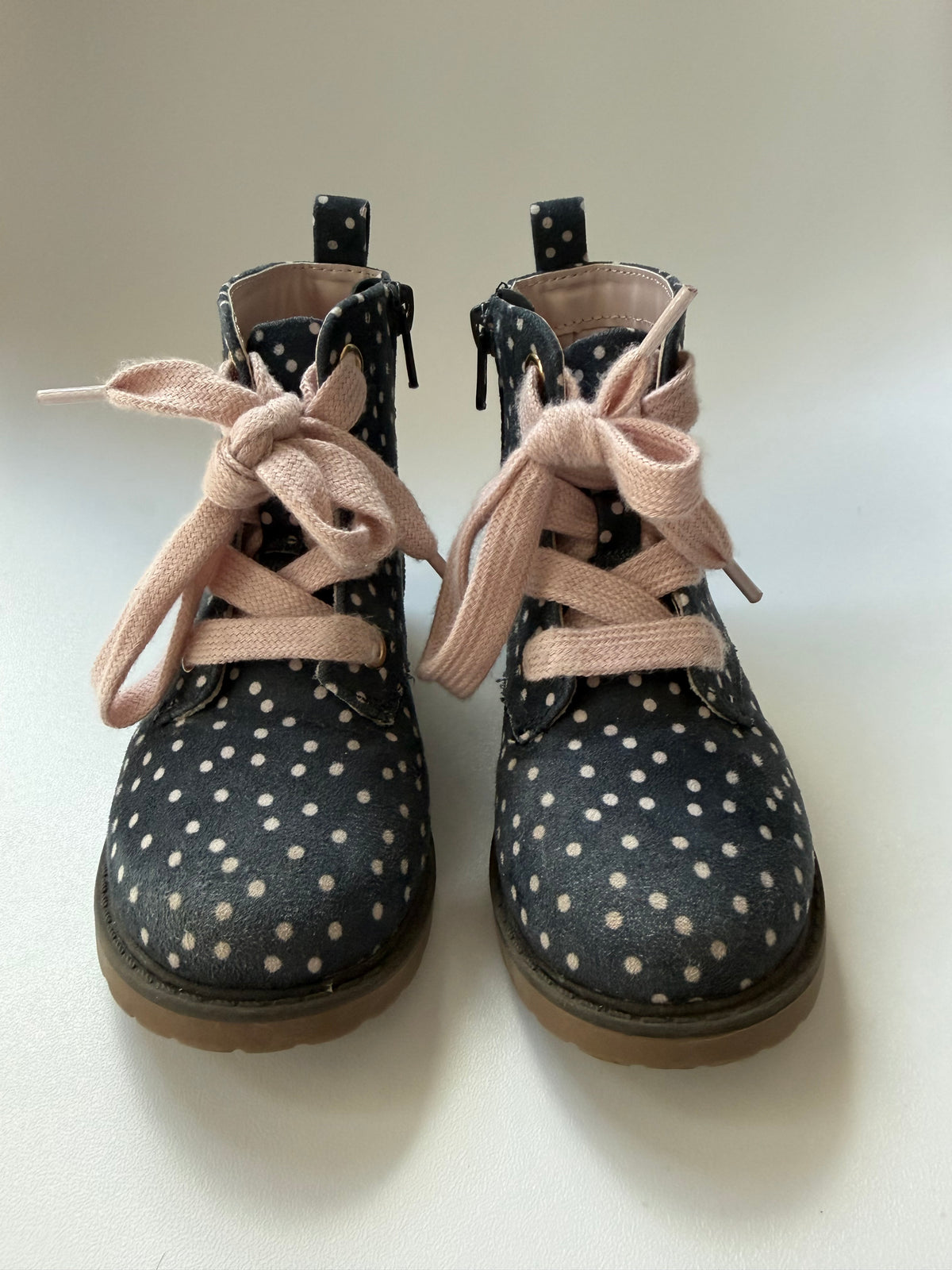 #117, Girls shoes 9c, Cat & Jack navy & pink polka dot boots, VGUC