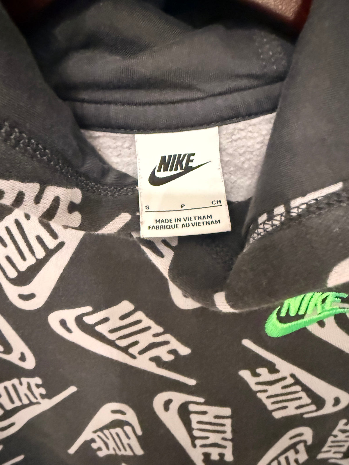#143 Nike dark gray hooded sweatshirt boys size small (S)