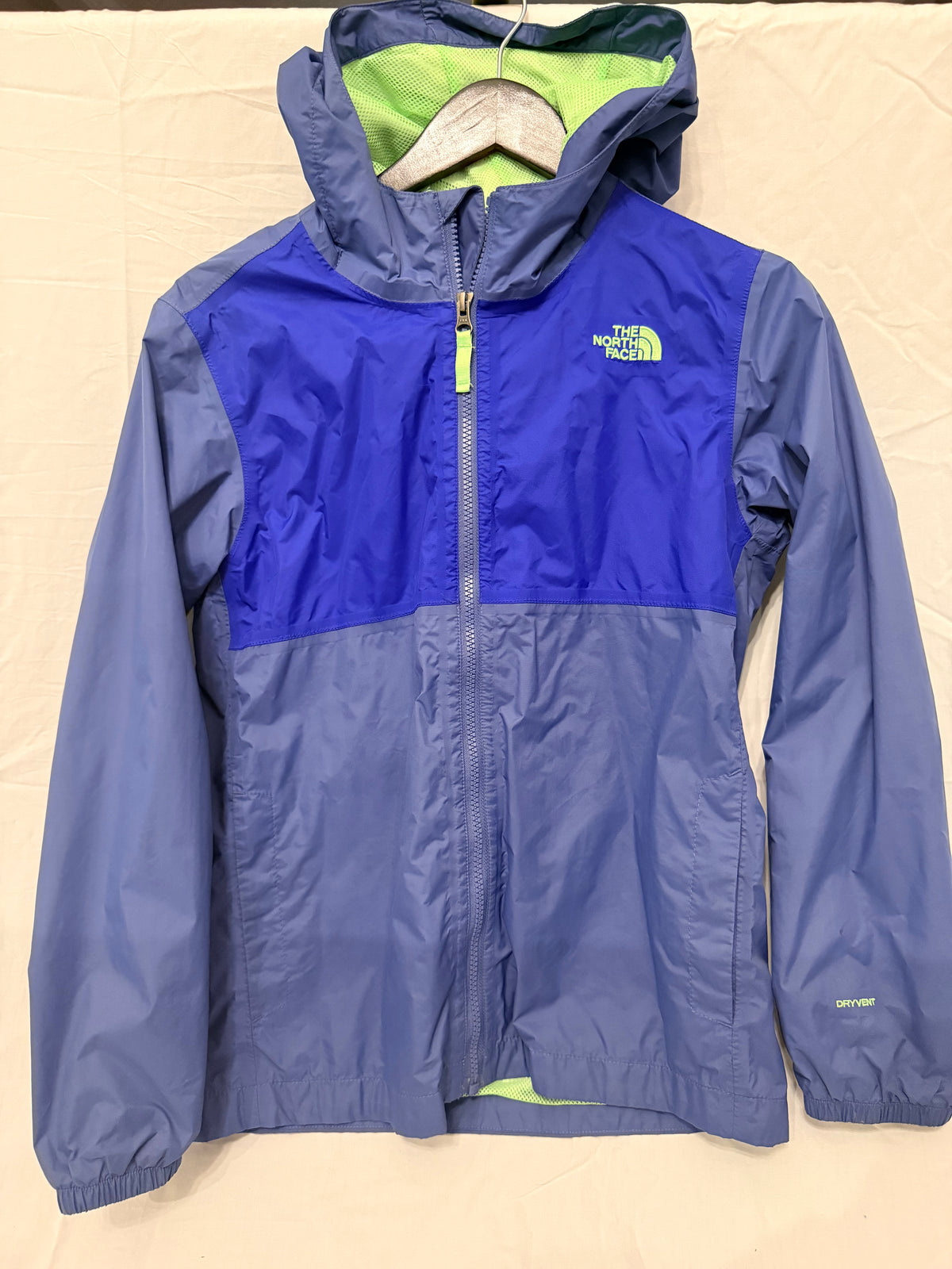 #143 The North Face boys hooded rain jacket blue size large (L)