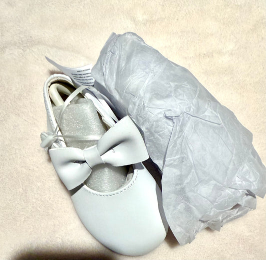 136 nwt girls white bow shoes size 4