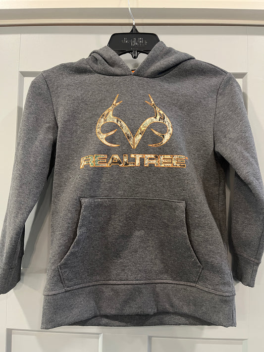 135 BNWOT, realtree grey hoodie YS
