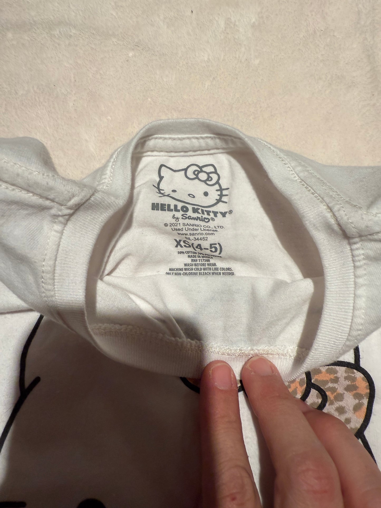 136 EUC hello kitty tshirt size 4/5