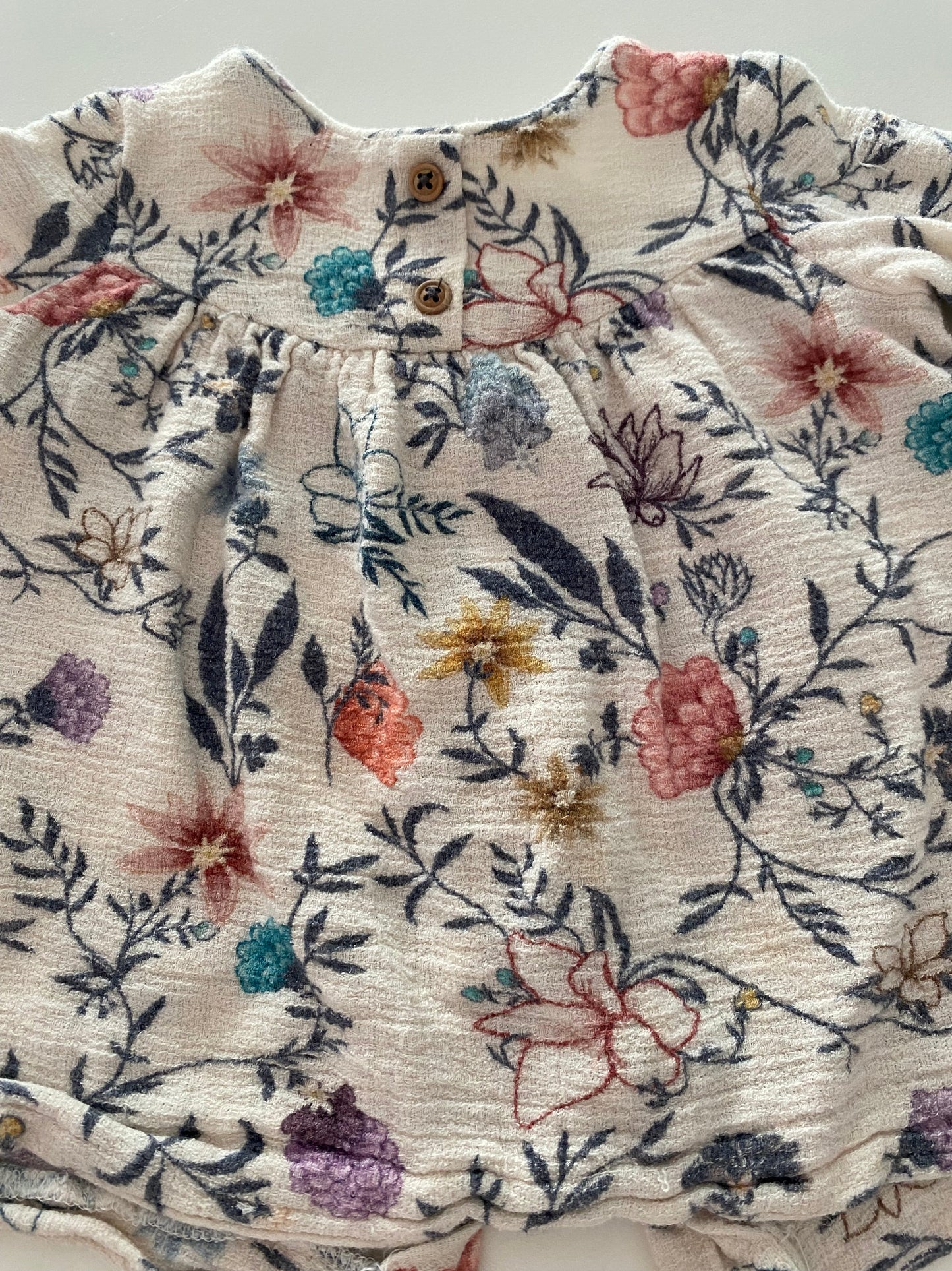 #117- Girls 12 M, Zara Cream Floral Blouse, VGUC,*reduced*