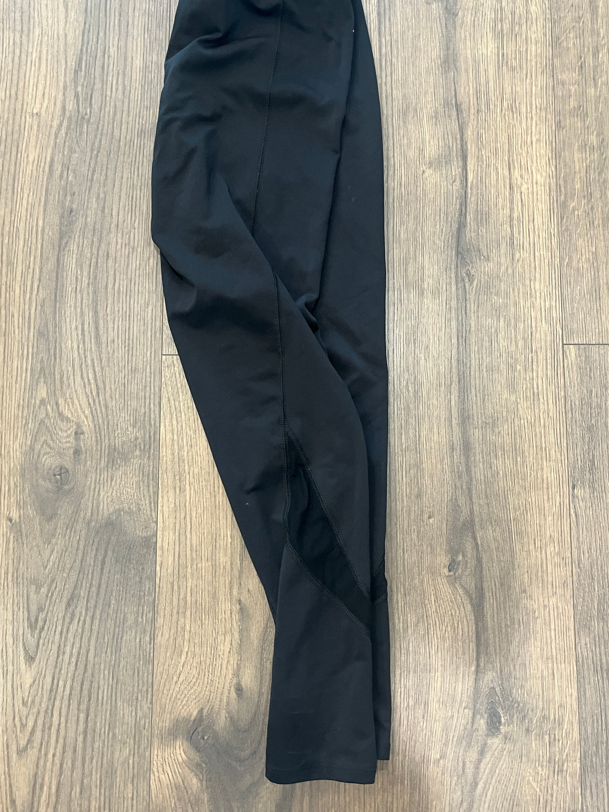 135 Adult Large black leggings with accent on the bottom, euc