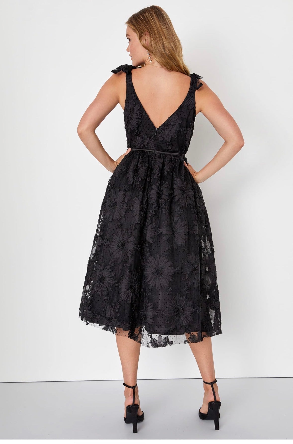 #65 Lulus Women’s Medium Black Floral Appliqué Midi Dress