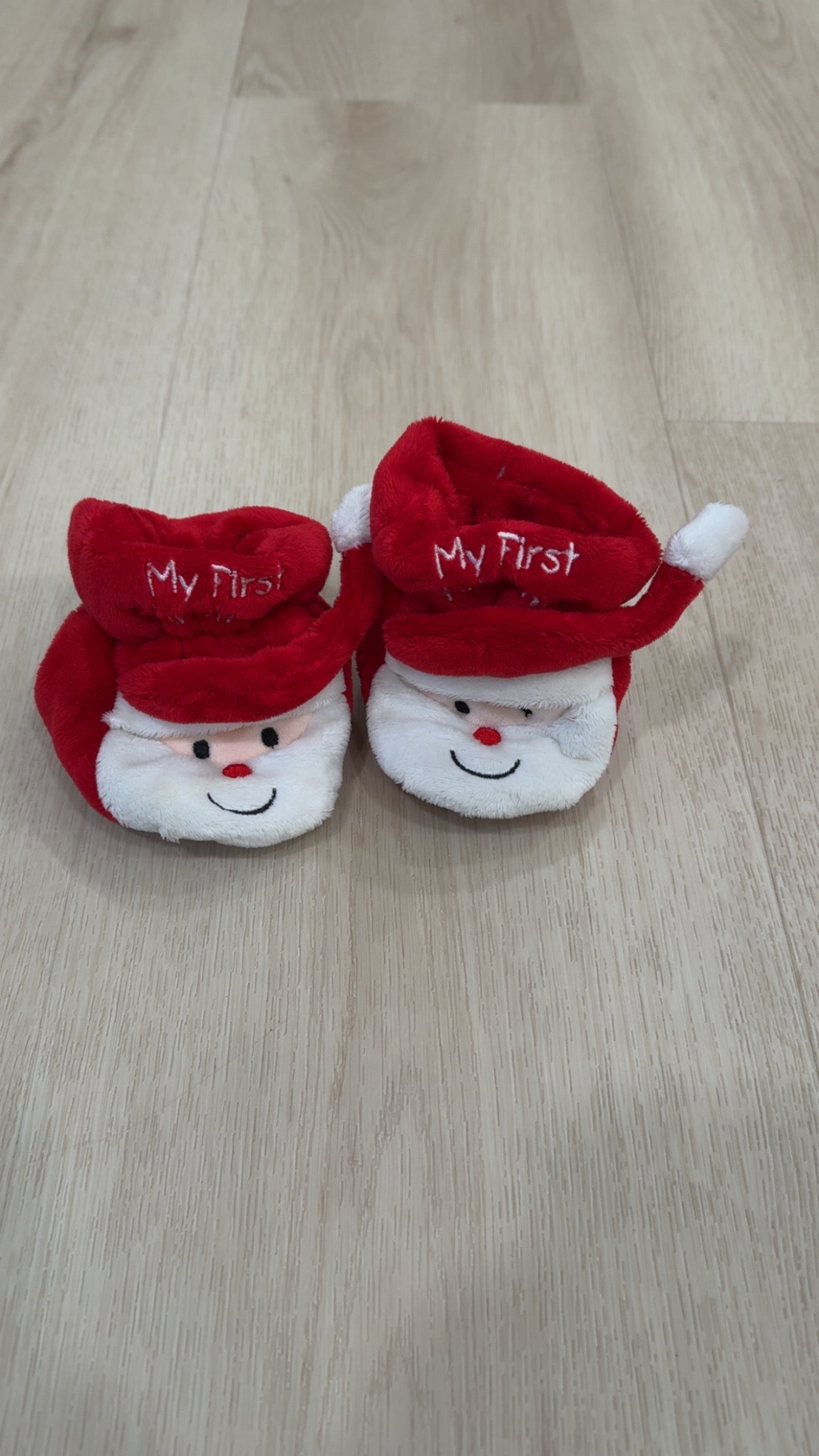 REDUCED! #49 GN 1st Christmas slippers 0-6 months EUC
