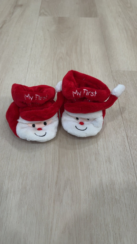 REDUCED! #49 GN 1st Christmas slippers 0-6 months EUC