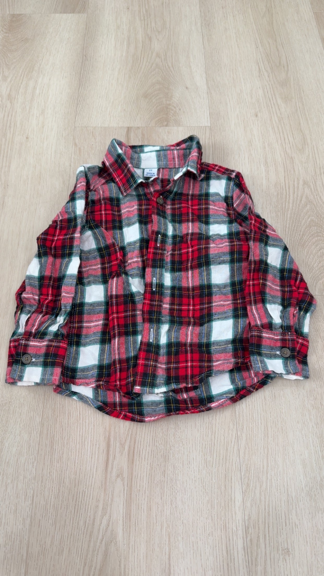 REDUCED! #49 boys Old Navy christmas plaid button down 2T VGUC