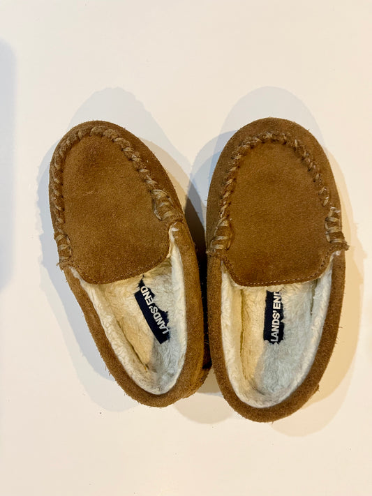 #67 Lands End Slippers 10