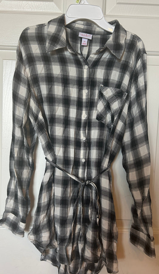 Seller # 35 Isabel maternity button down shirt M