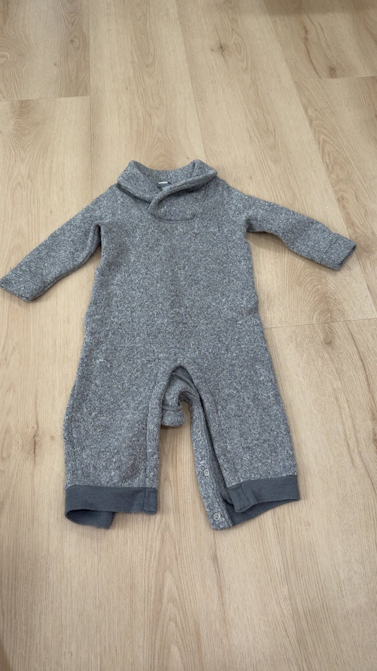 REDUCED! #49 boys Old Navy Gray sleeper outfit 12-18 months VGUC