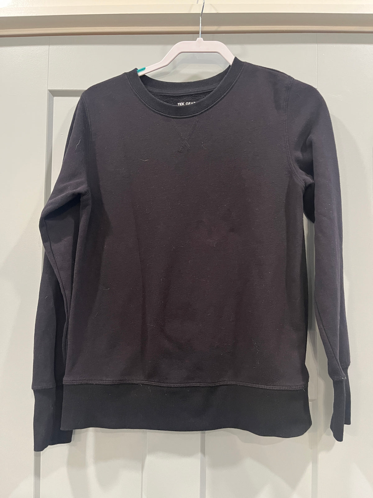 135 Women's tek gear crew neck black sweatshirt, Picture makes it look faded, but it's not, EUC, size Small
