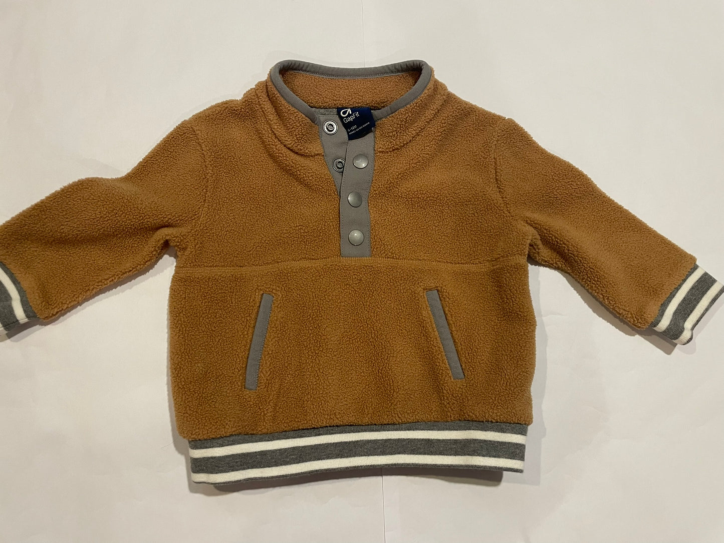 #126 Boys GapFit 6-12M Tan thick sweater EUC