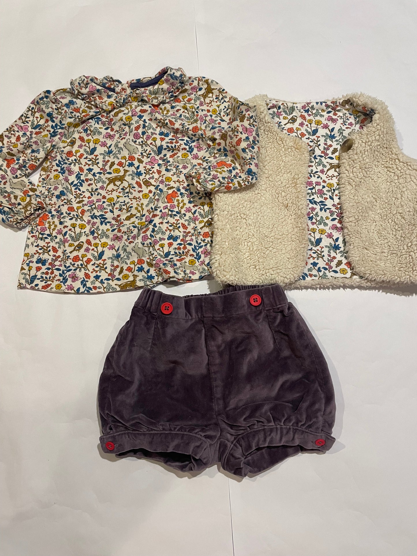 #126 Girls Baby Boden 18-24m 3 pc set VGUC (top, shorts, Sherpa vest)