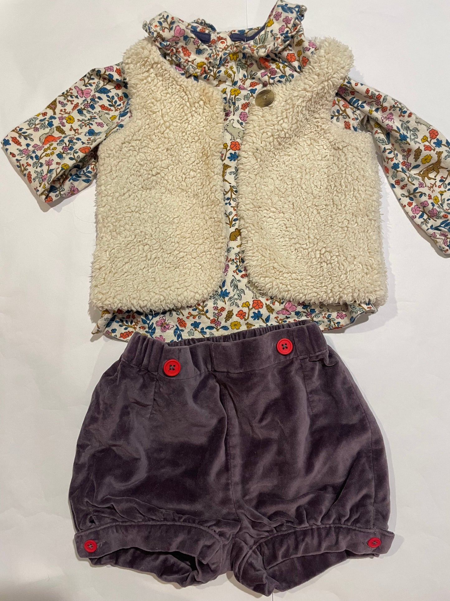 #126 Girls Baby Boden 18-24m 3 pc set VGUC (top, shorts, Sherpa vest)