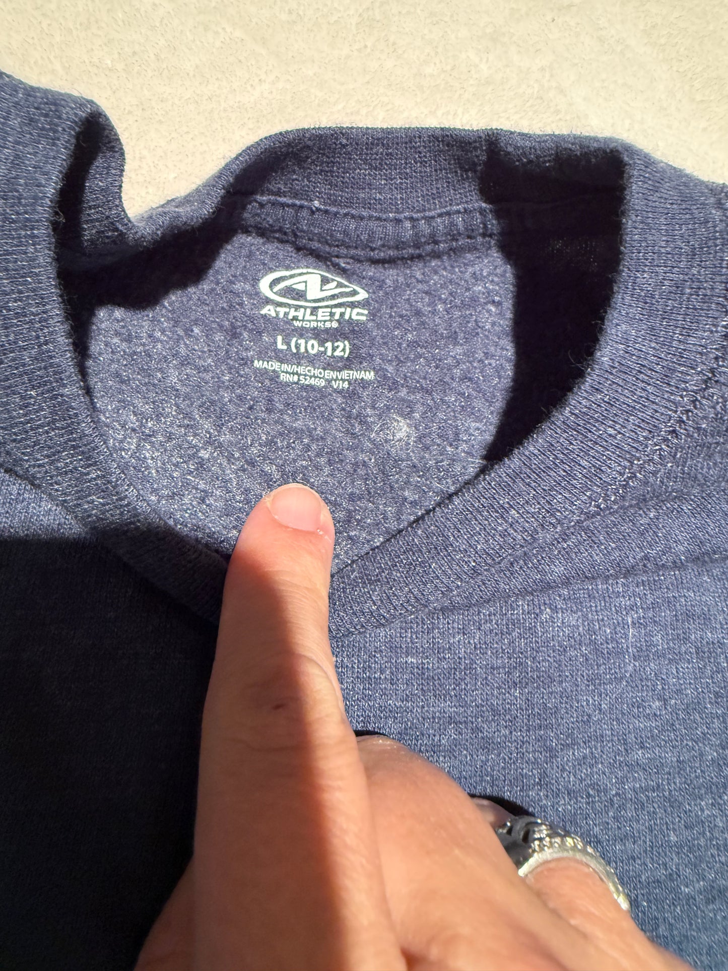 136 EUC boys heather navy sweatshirt 10/12