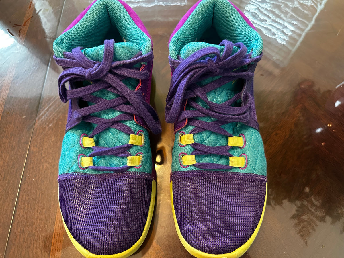 #171 Boy’s Size 8 LeBron James Nike Witness 8