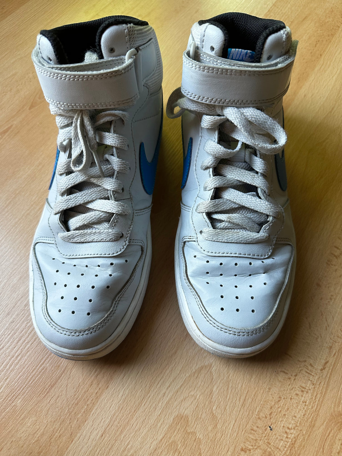 #171 Boy’s Size 6.5 Jordan Air Shoes