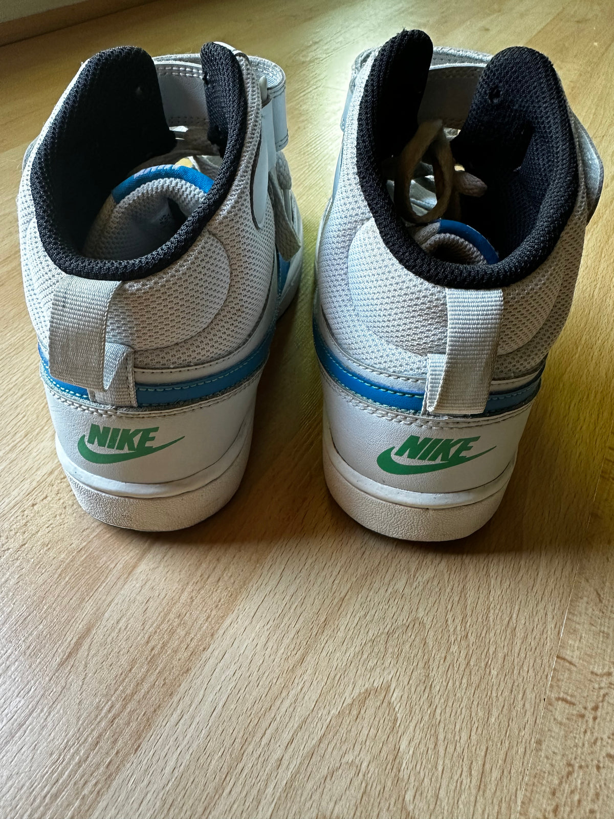 #171 Boy’s Size 6.5 Jordan Air Shoes