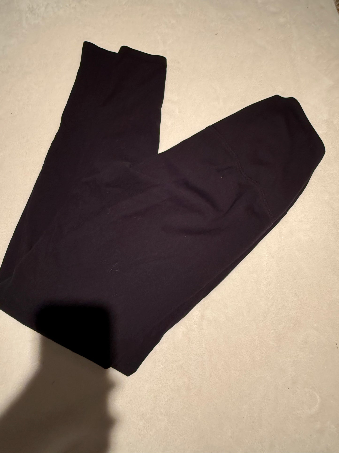 136 EUC maternity black pants size small