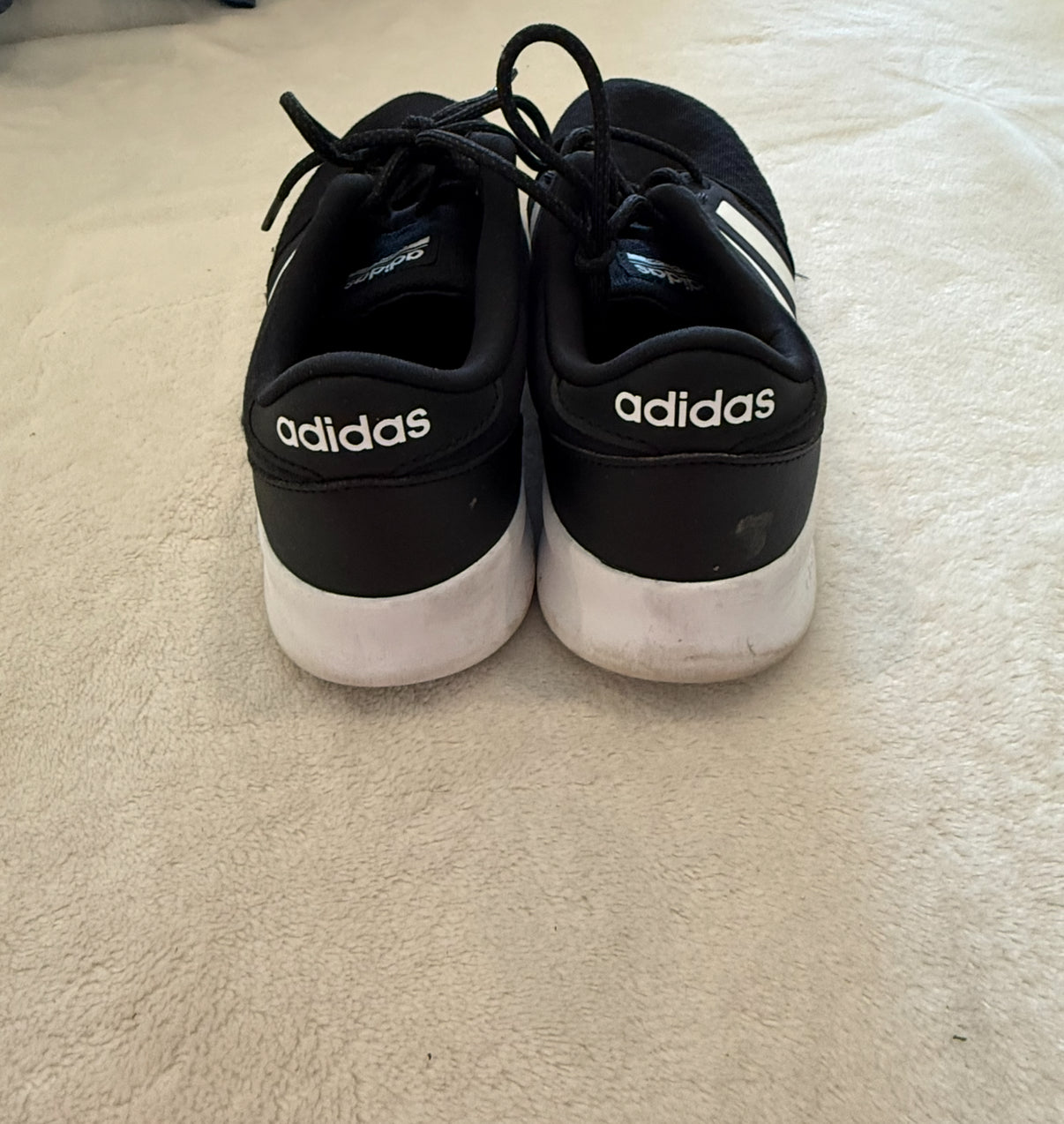 #46 women’s size 8 adidas gym shoes euc