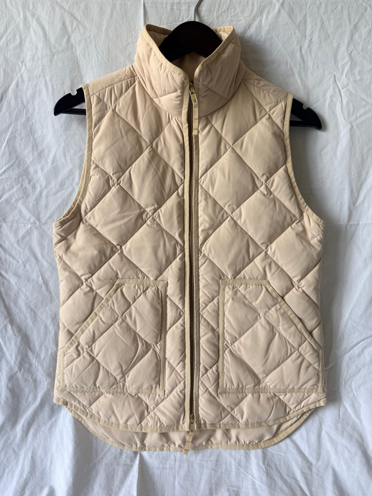 #143 J.Crew cream puffer vest women’s size XS