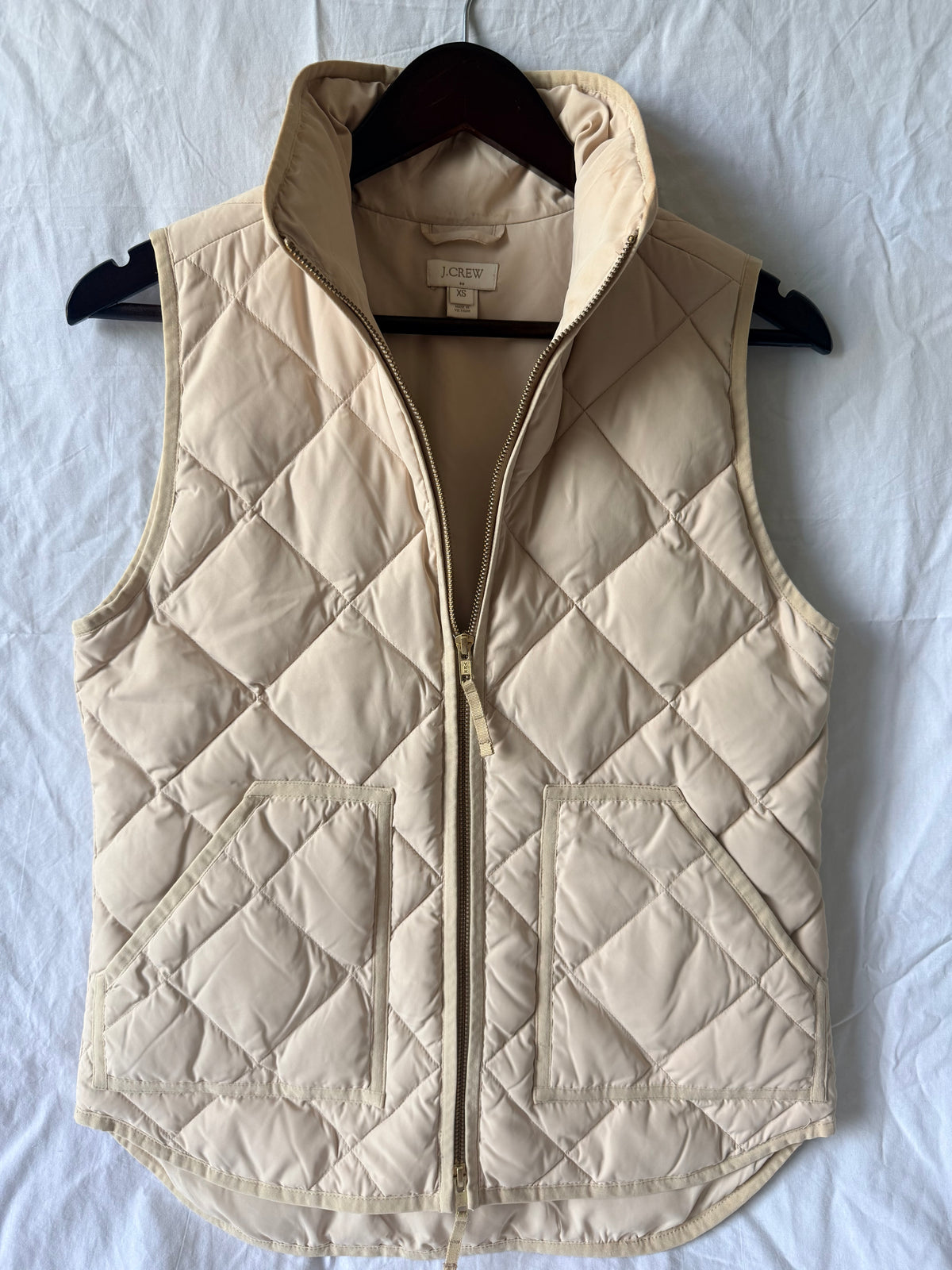 #143 J.Crew cream puffer vest women’s size XS