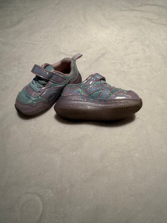 136 EUC light up toddler girl gym shoes size 6