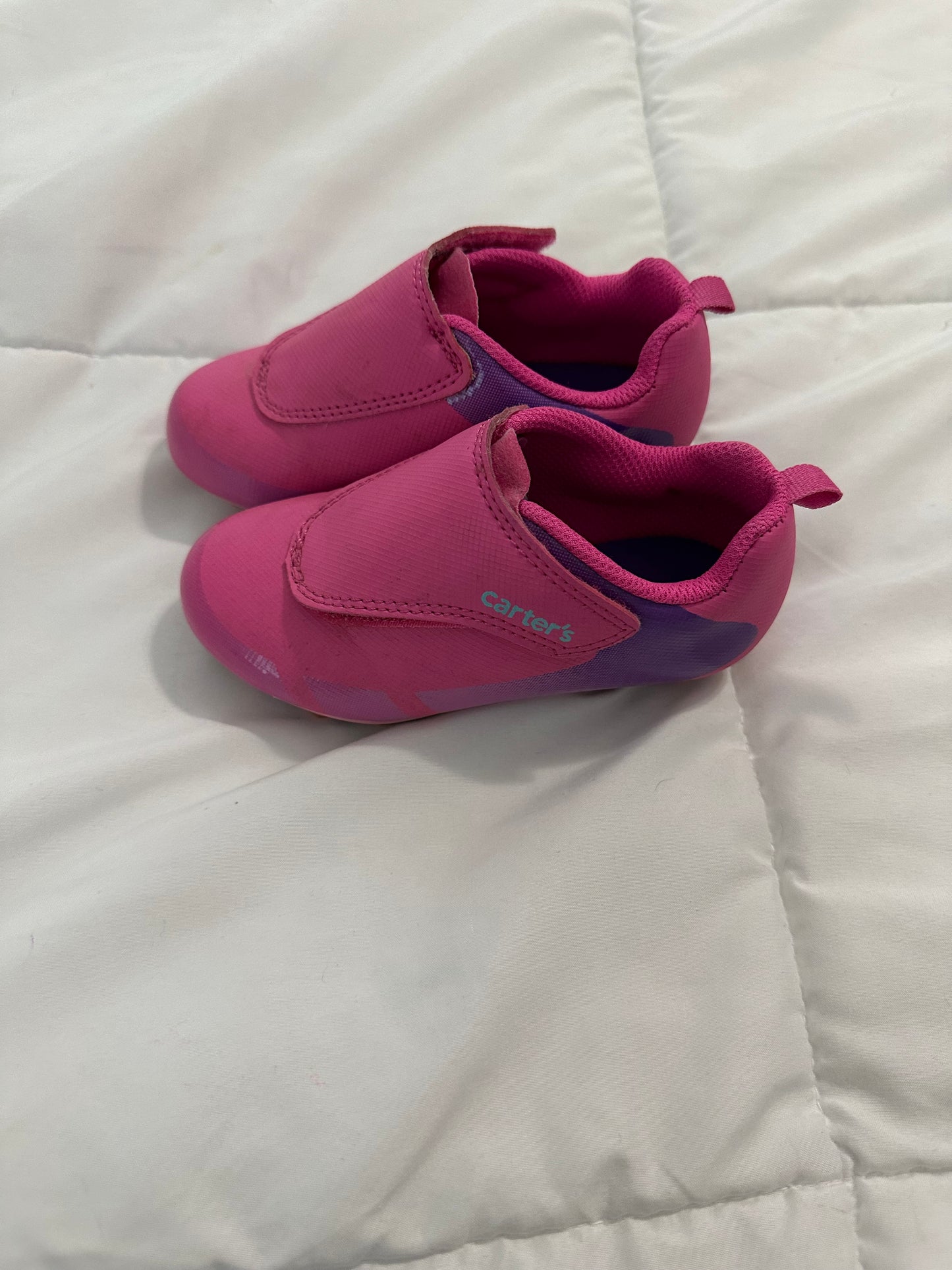 Carter’s toddler girl size 8c soccer cleats