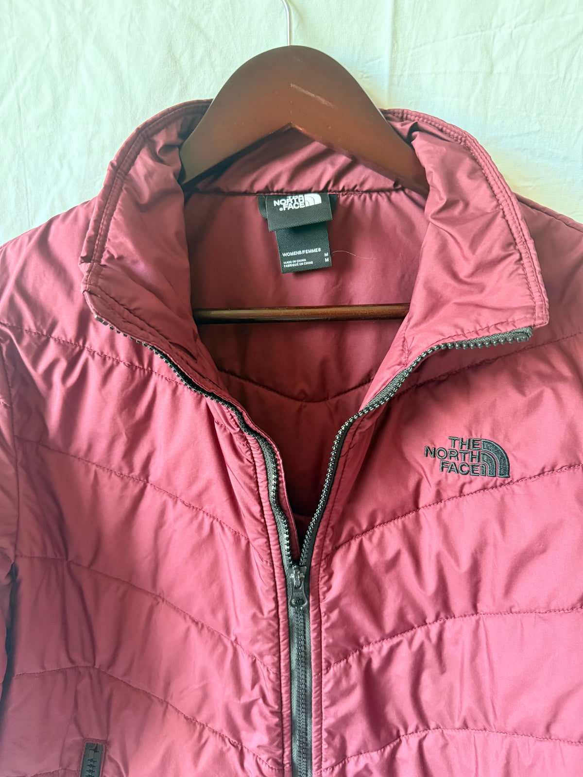 #143 The North Face light quilted burgundy jacket women’s size Medium