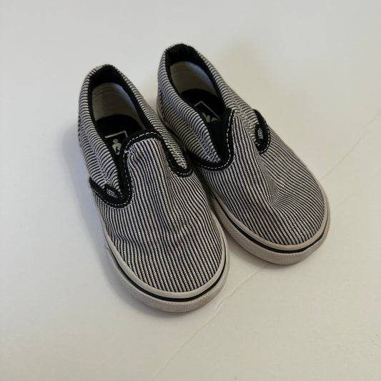 #162 Vans Black and Silver striped shoes size 6