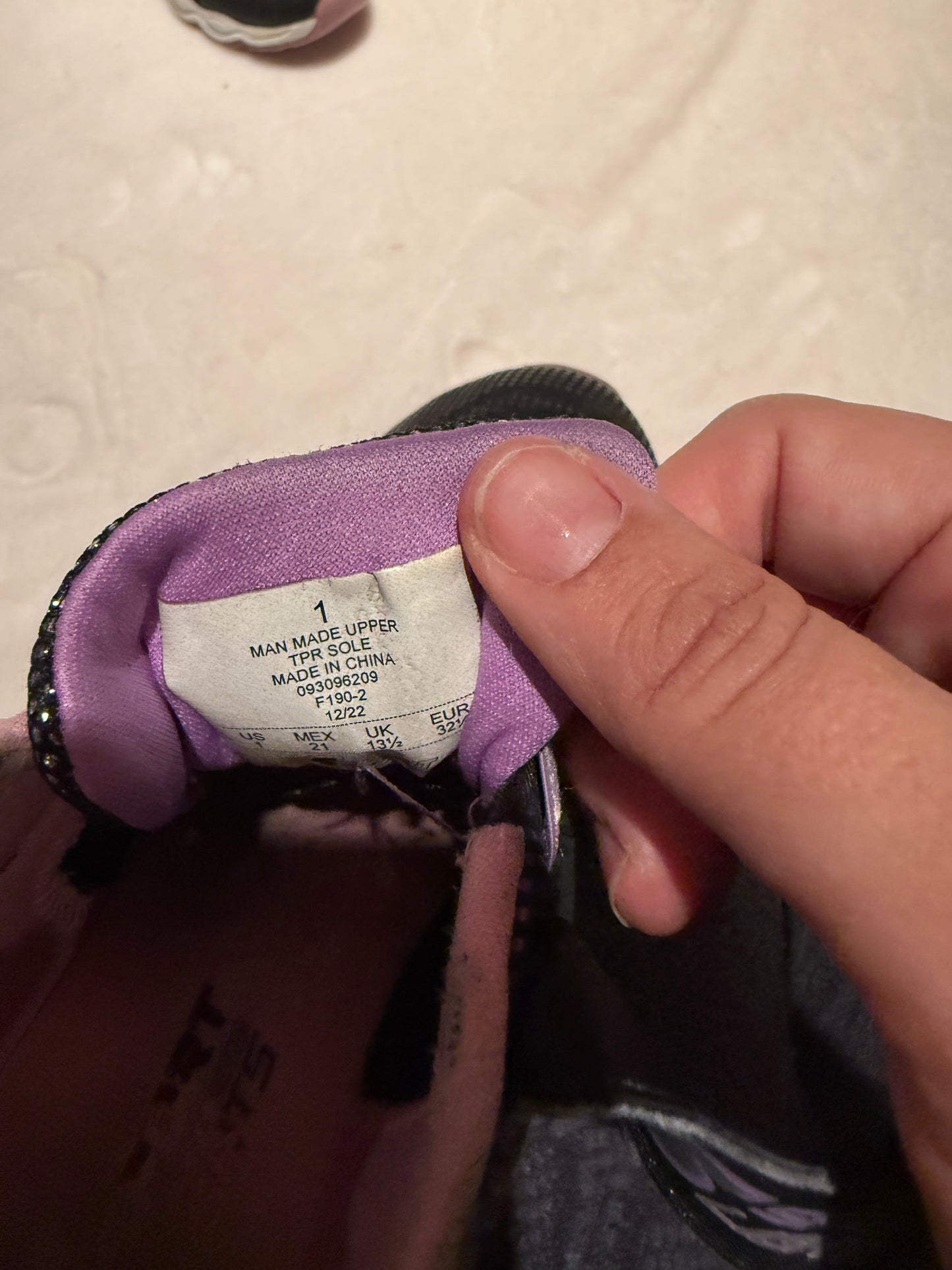 136 GUC sketcher light up gym shoes size 1