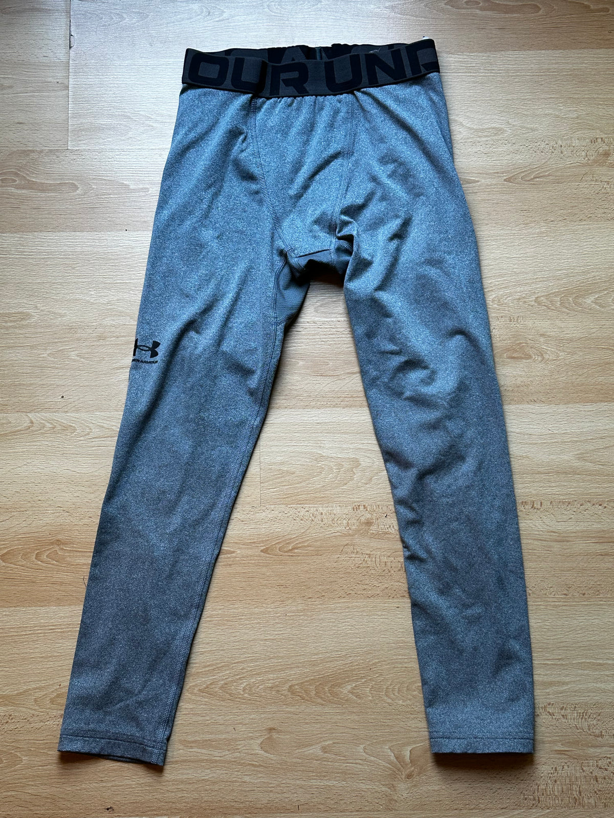 #171 Boy's Medium Under Armor Pants