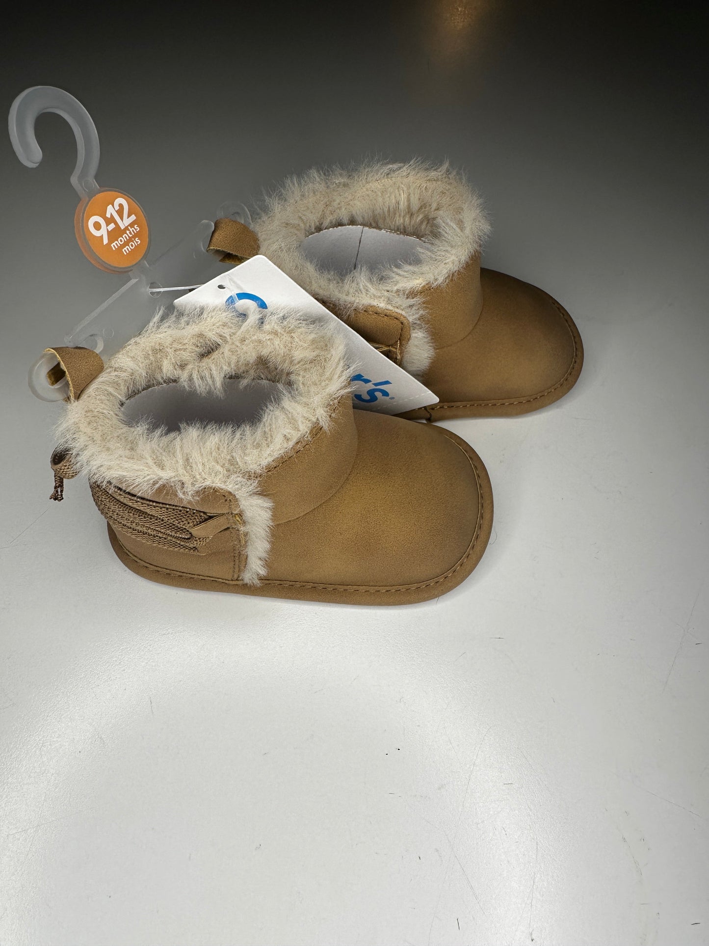 #33 REDUCED Carter's Baby girl booties size 9-12 month