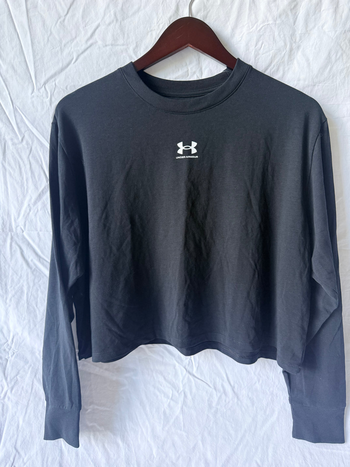 #143 Under Armour cropped long sleeve workout tee women’s size small
