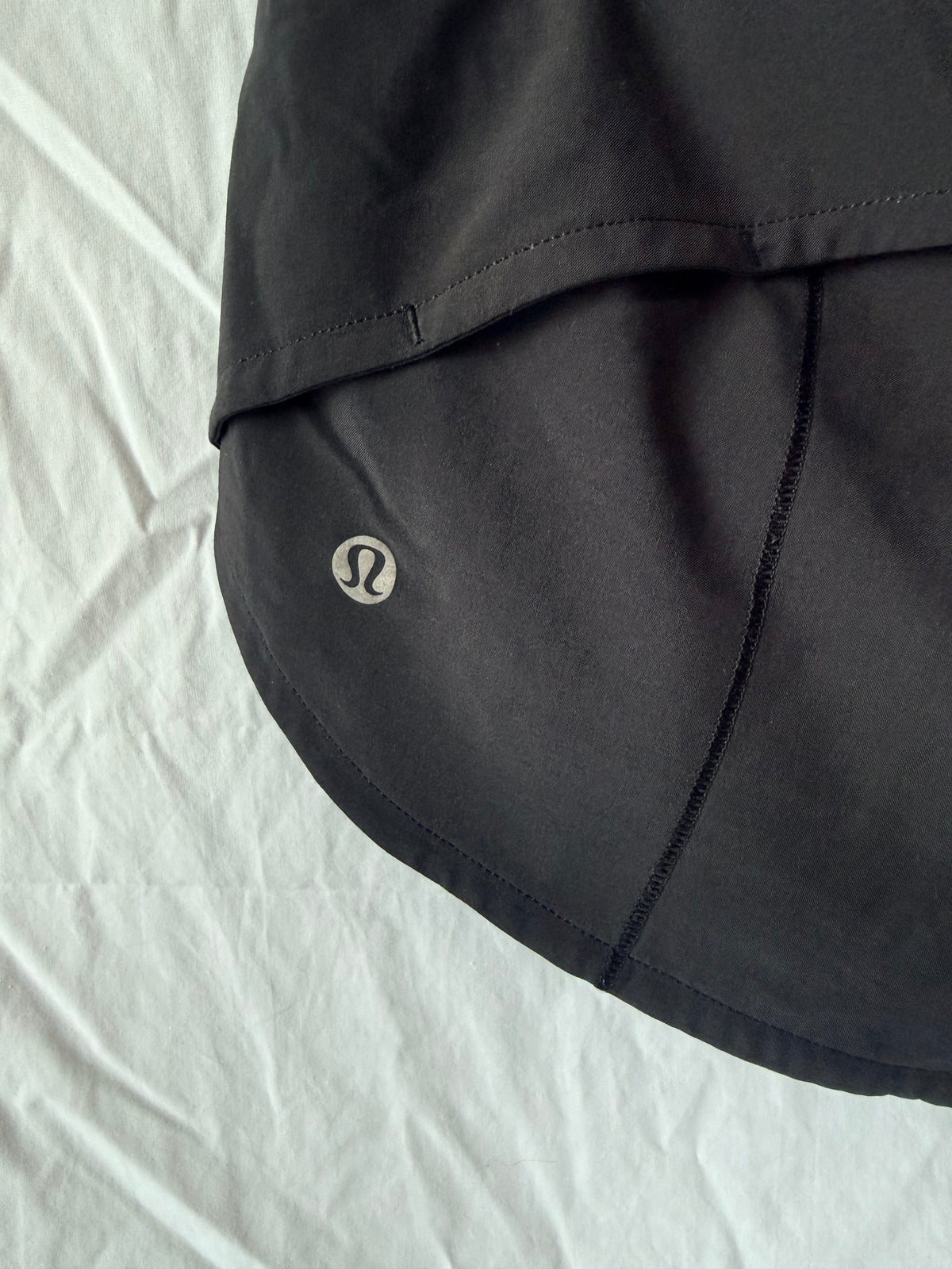 #143 Lululemon low rise Speed Up Shorts women’s size 4