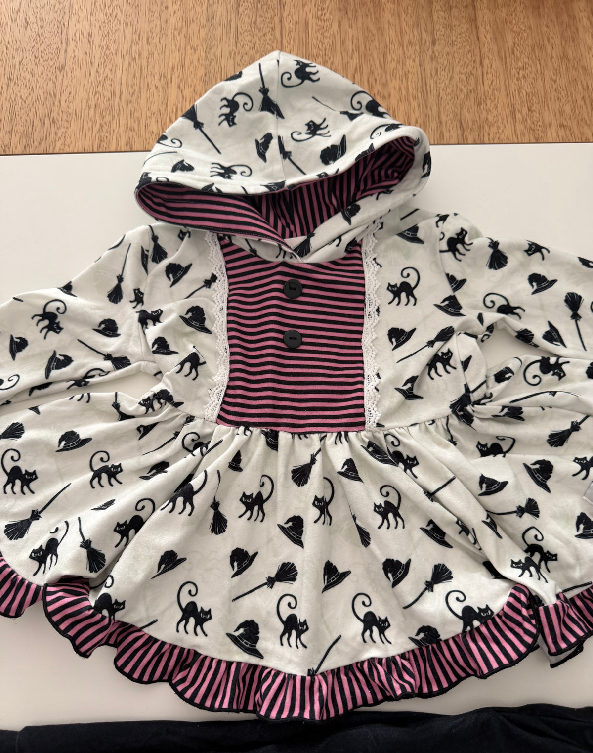 #117, Girls 2T, Makena Lane black cat Halloween sweatsuit, GUC