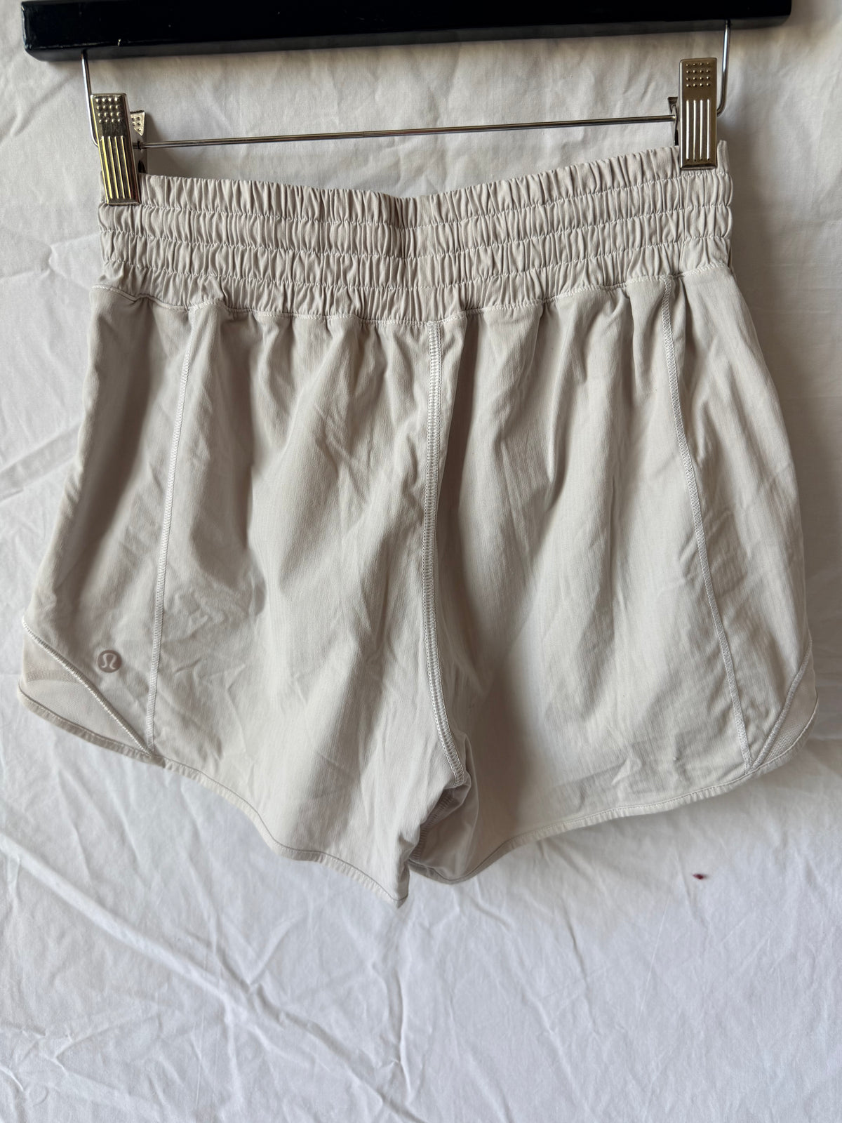 #143 Lululemon light gray Hotty-Hot unlined short women’s size 4