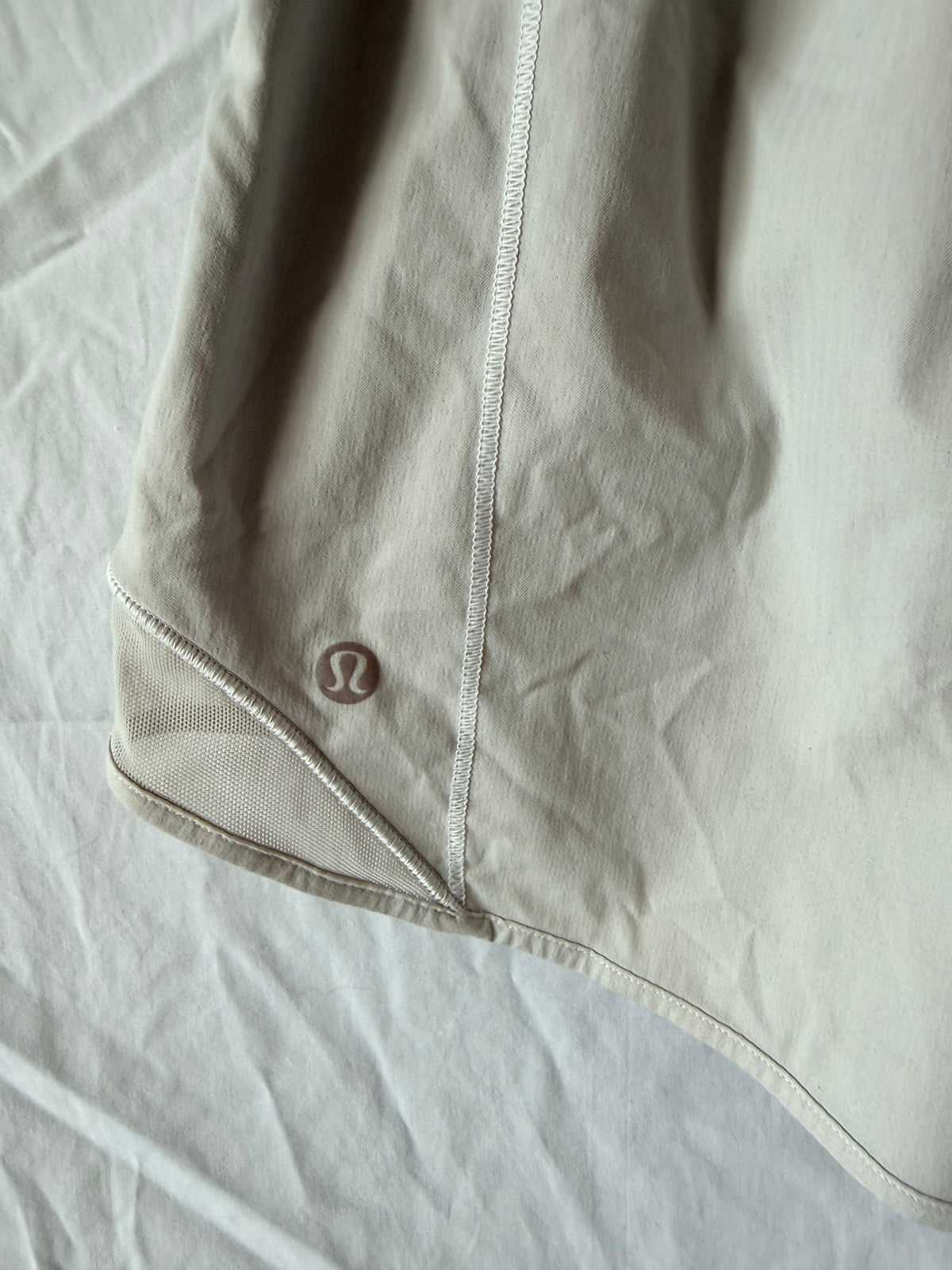 #143 Lululemon light gray Hotty-Hot unlined short women’s size 4
