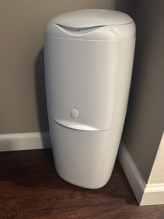 Seller 21 Munchkin diaper pail